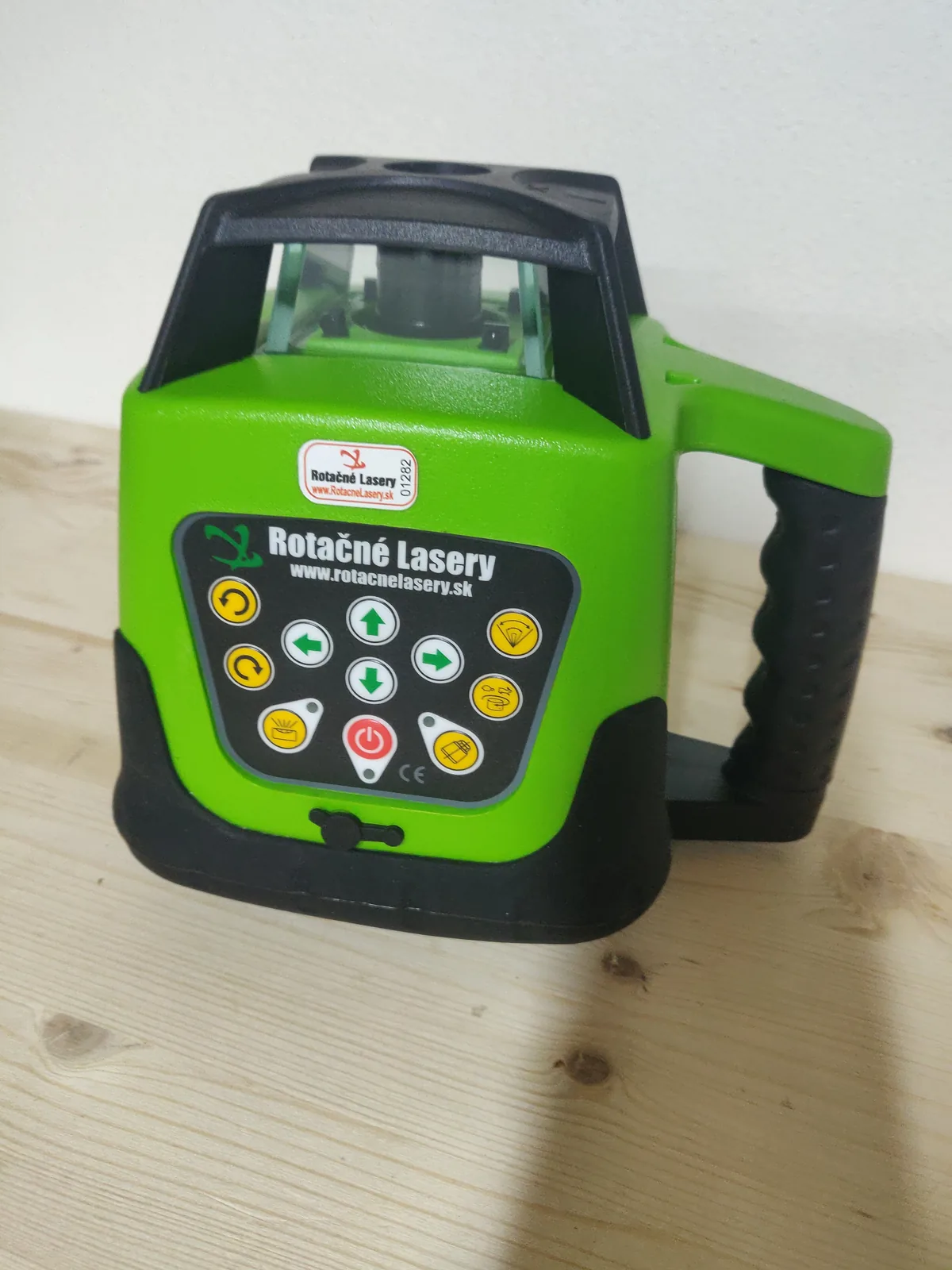 Zelený rotačný laser zblízka